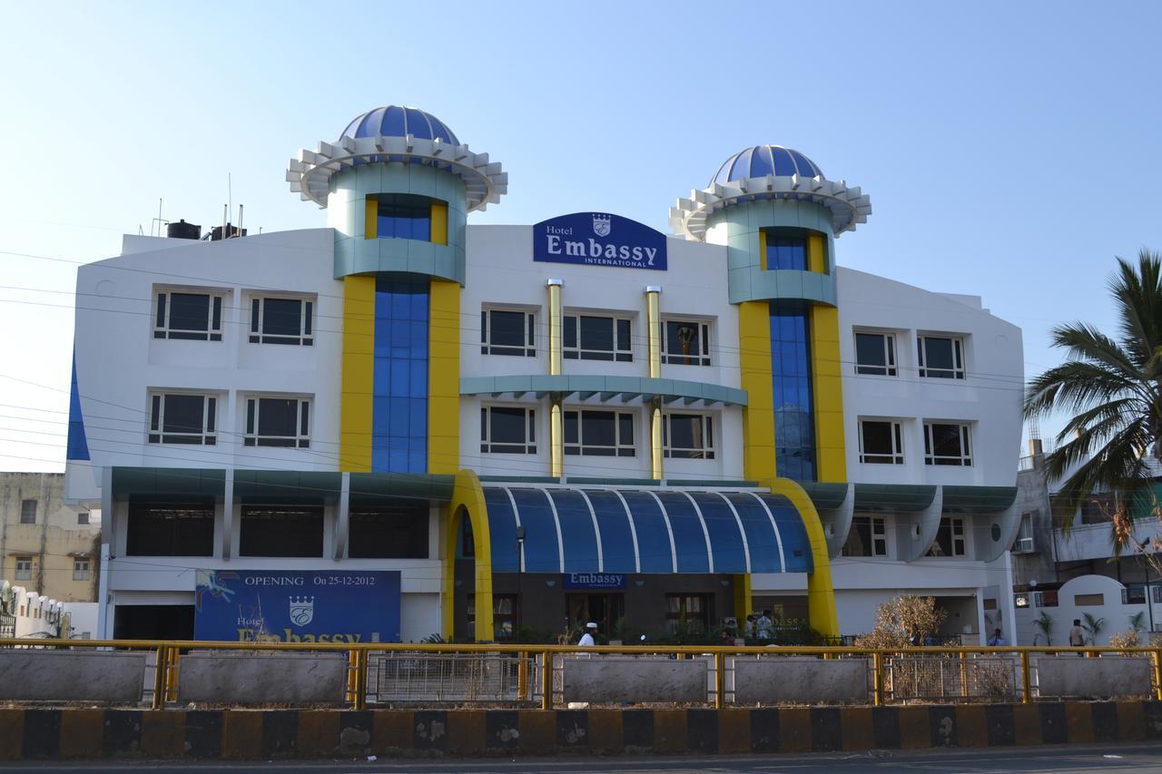 Hotel Embassy International Lātūr Exterior foto